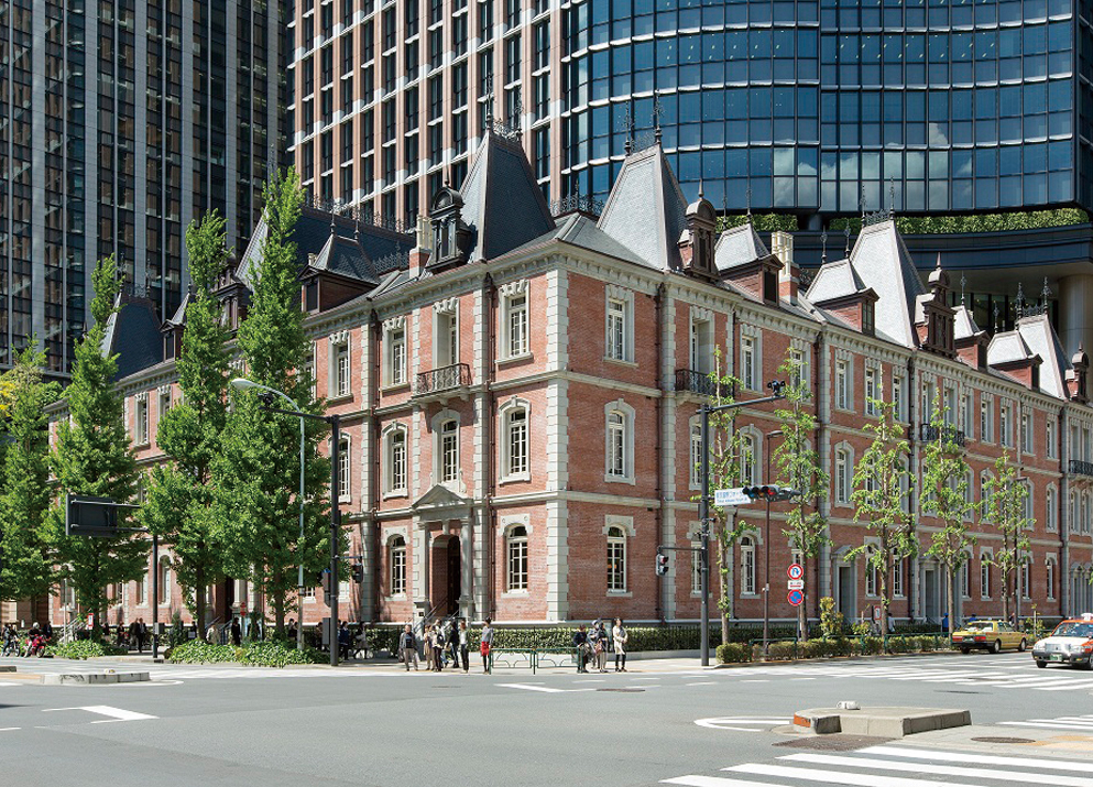  The reconstructed Mitsubishi Ichigokan. On the first floor is a café, the museum shop, the Mitsubishi Ichigokan Archive Room and the Mitsubishi Center Digital Gallery.
