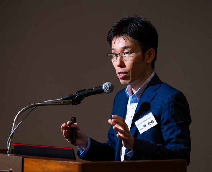 秦和弘氏
