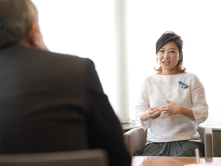 【写真2】インタビューの模様