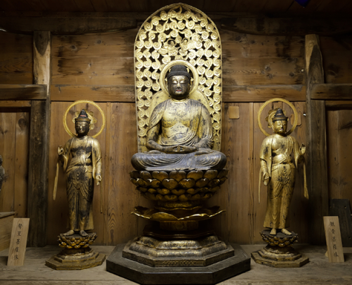 修復され、ふたたび無量寺に安置された現在の阿弥陀三尊像
