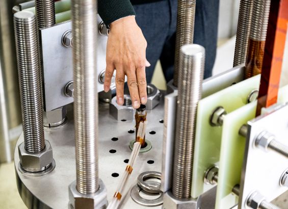 この中にも小型コイルが収納されている。