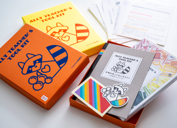 『Ally Teacher's Tool Kit』には映像教材（DVD）、教員用ハンドブック、配布資料、授業の前後に児童生徒に対して行うアンケート用紙などが含まれている。資料は無償でダウンロードも可能。