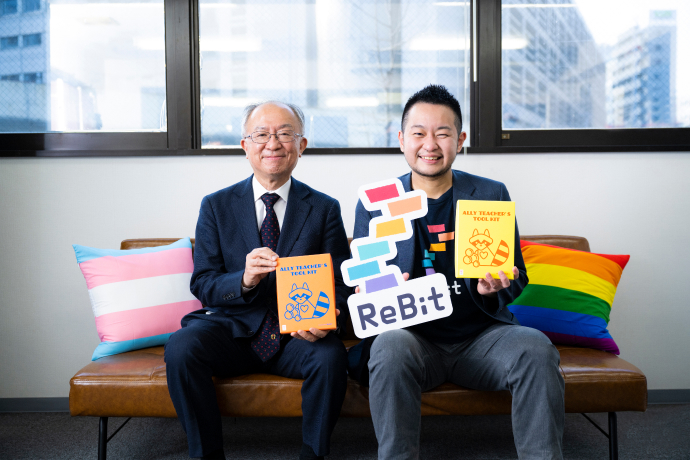 藥師氏（写真右）と三菱財団 渡邉氏（写真左）。
