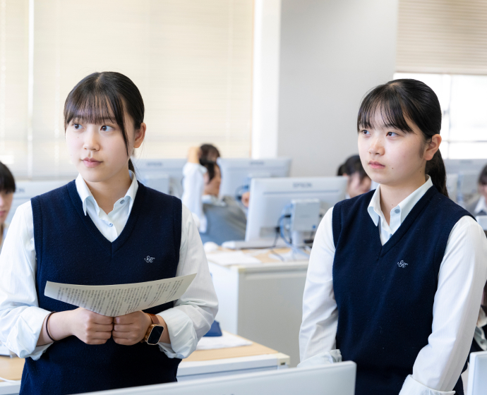 佐藤璃央さん(左)、松浦茉那さん(右)