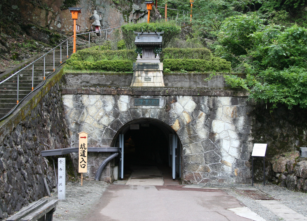 生野銀山坑道内