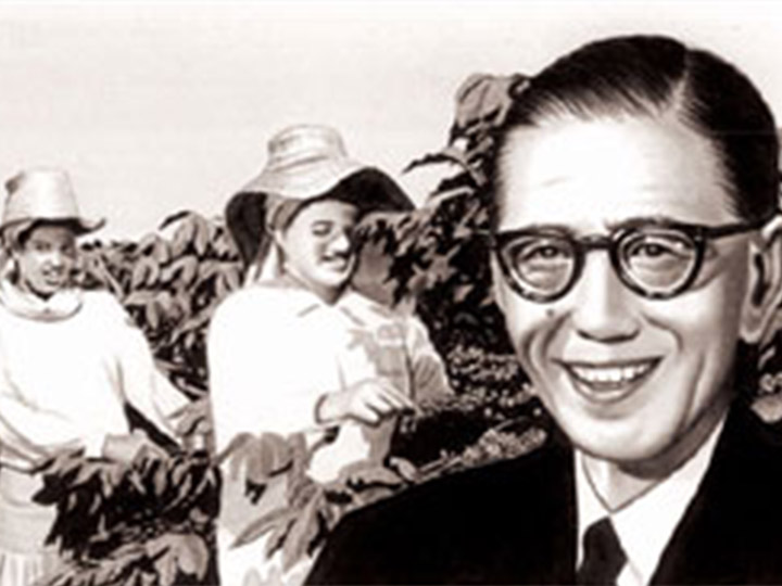 山本喜誉司とコーヒーの収穫風景
